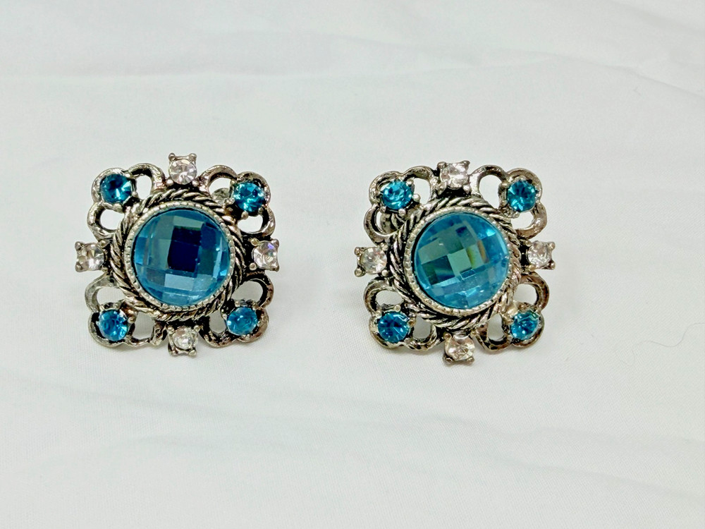 Beautiful Light Blue Clear Rhinestone 1-1/8″ Long Clip on Earrings