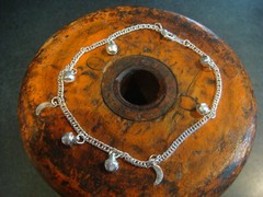 VINTAGE 18K WHITE GOLD PLATED MOON AND BELLS DANGLE BRACELET 9″