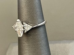 14KT White Gold 1.60CTW (1.00CT Center) Diamond Engagement Ring. Size 6(R211)