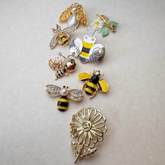 Vintage Bee & Daisy Brooch Lot 8pc JJ AJC Rhinestone Enamel Figural Gold