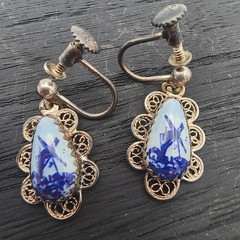 VTG 835 Silver Delft Blue Porcelain Windmill Filigree Dangle Screw Back Earrings