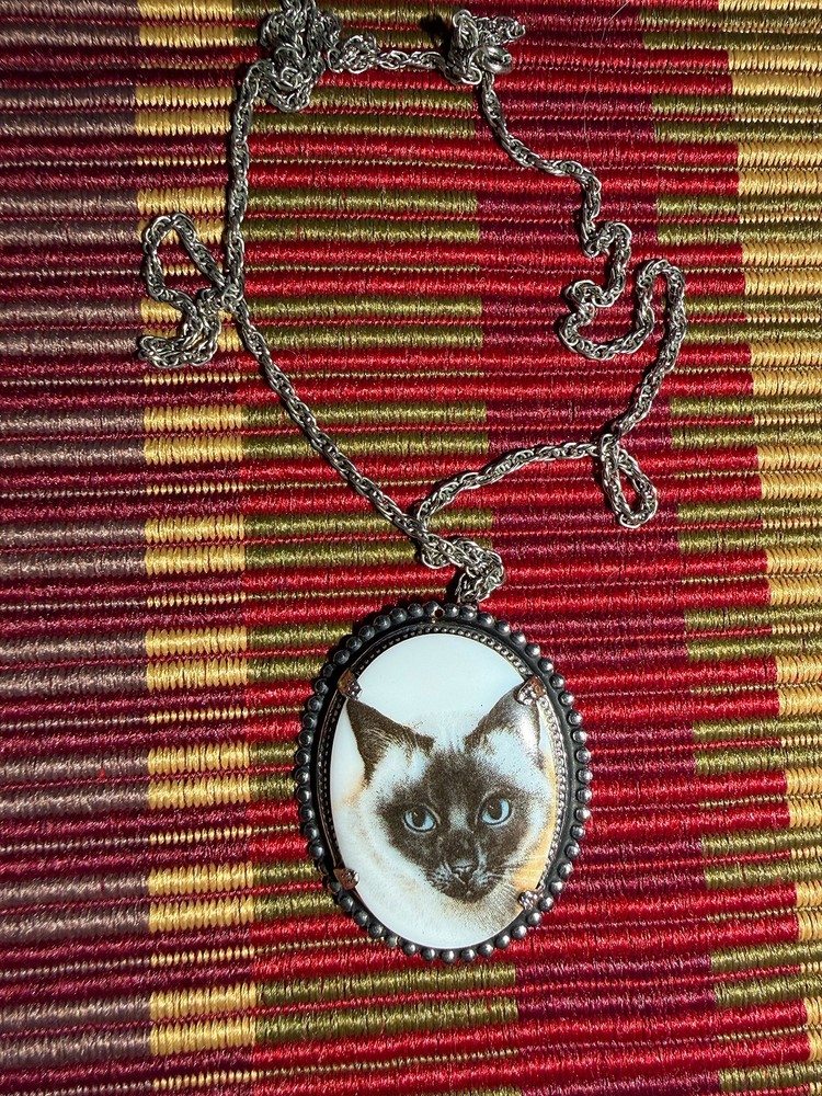 1960’s Vintage Siamese Cat Necklace With 20 inch Chain, Ceramic