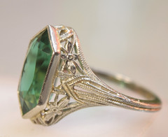 Antique Art Deco 10K White Gold Filigree Green Stone Ring sz 5.25