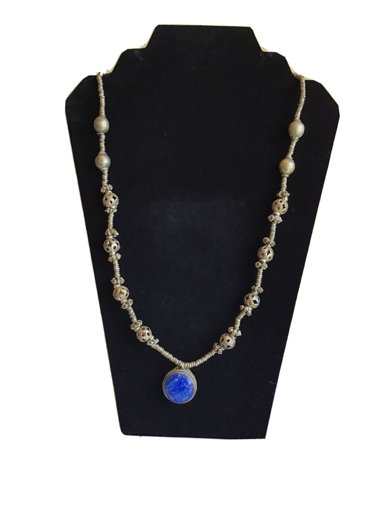 Vtg Womens Fashion Hand Crafted Folk Art Metal Blue Lapis Stone Necklace 15″L
