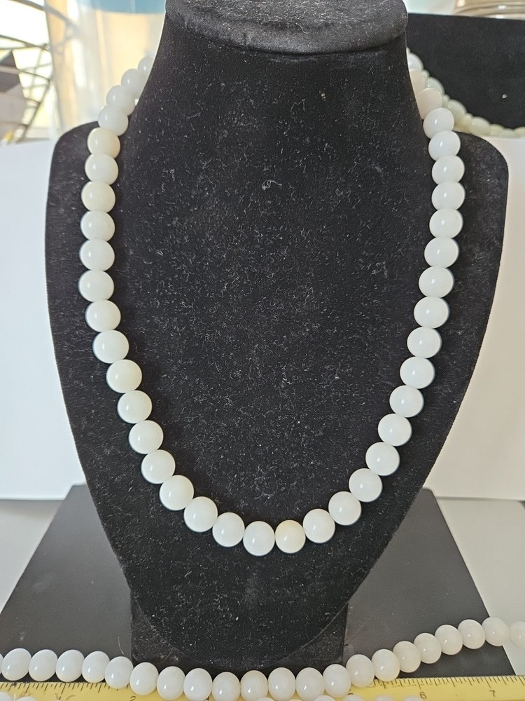 Jade Hand Strung Beaded Round 18″ Necklace White Nephrite Claw Clasp