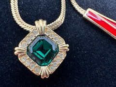 VTG Avon Set of 3 Necklace and Earring Giftset Lot 80’s Asymmetrical Gold Tone