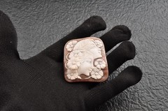 Vintage square shape Sardonyx shell came carved “Profiles of Young Girls” (83ct)