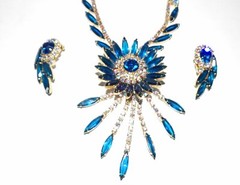 GORGEOUS DELIZZA & ELSTER JULIANA BOOK PIECE BLUE SUNBURST NECKLACE AND EARRINGS