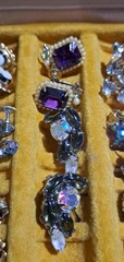 Lovely Vintage Mele Jewelry Box With 14 Pairs Of Vintage Earrings Rhinestone