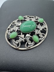 LARGE NAPIER 1920s SILVER JELLY BELLY GREEN CABACHON BROOCH PIN Chrysoprase ?