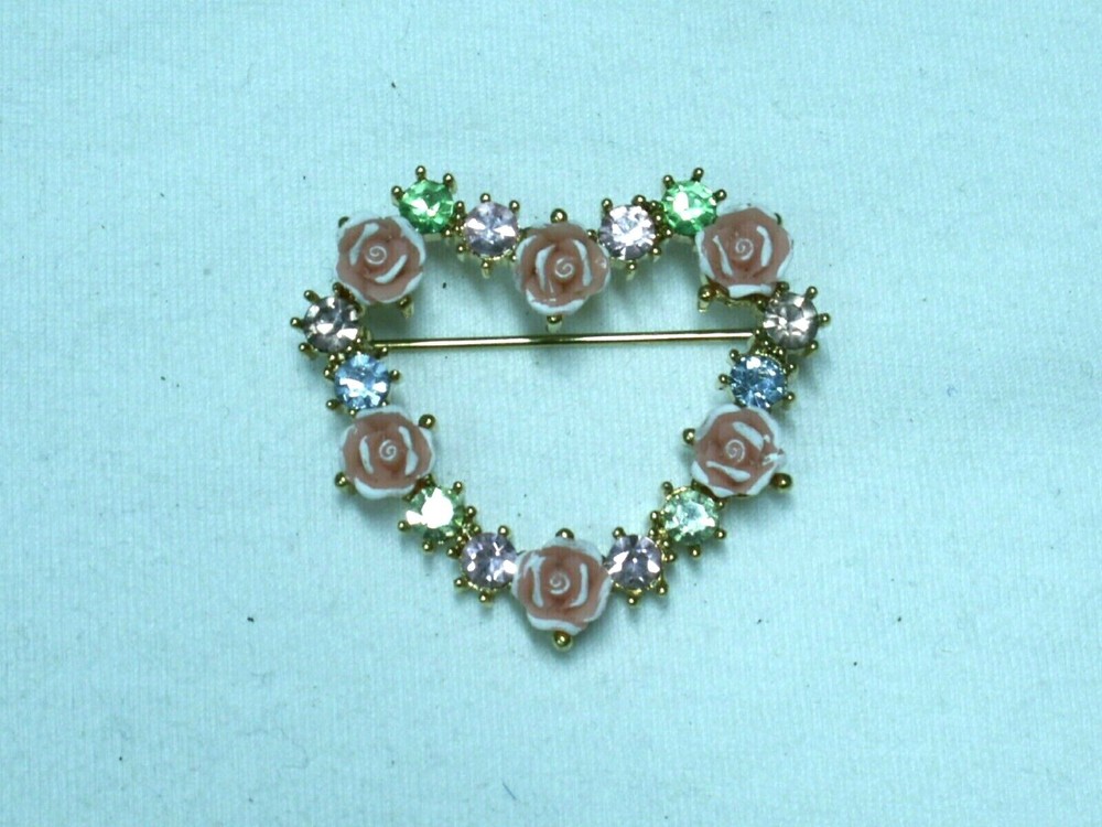 …JJJ signed AVON…Gold Tone,Rhinestones,Lucite Flowers Heart Brooch…
