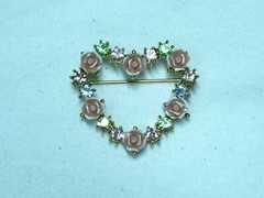 …JJJ signed AVON…Gold Tone,Rhinestones,Lucite Flowers Heart Brooch…