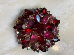 VTG. GOLD TONE RED RHINESTONE & CLEAR AB 3-D RHINESTONE BROOCH 2”