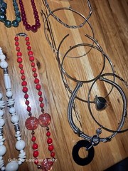 A1 Lot of 29 Vintage Modern NECKLACE Costume Jewelry Fashion Glass Beads Choker