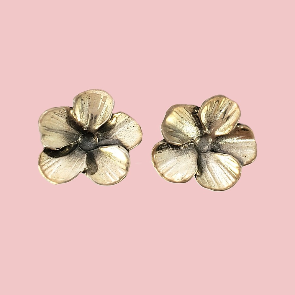 Sterling Silver STUART NYE Pansy Flower Pierced Stud Earrings 0.5″