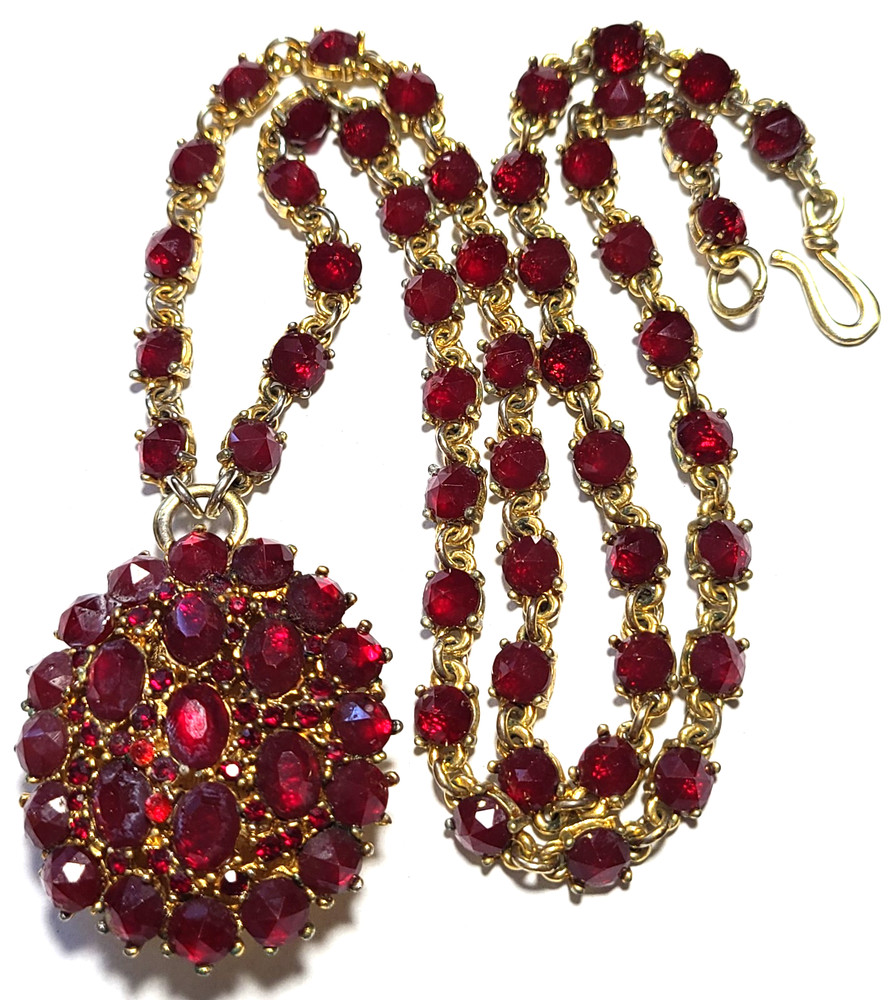 VINTAGE STUNNING CARNELIAN RED GLASS CRYSTAL SIGNED MMA CH NECKLACE