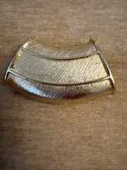 VINTAGE 2 1/4″ GOLD and RED METAL SCARF HOLDER Ideal For Holidays / CHRISTMAS