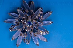 Starburst Brooch Pin Gold Tone 2.5″ Diameter Blue Navette Rhinestone Vintage