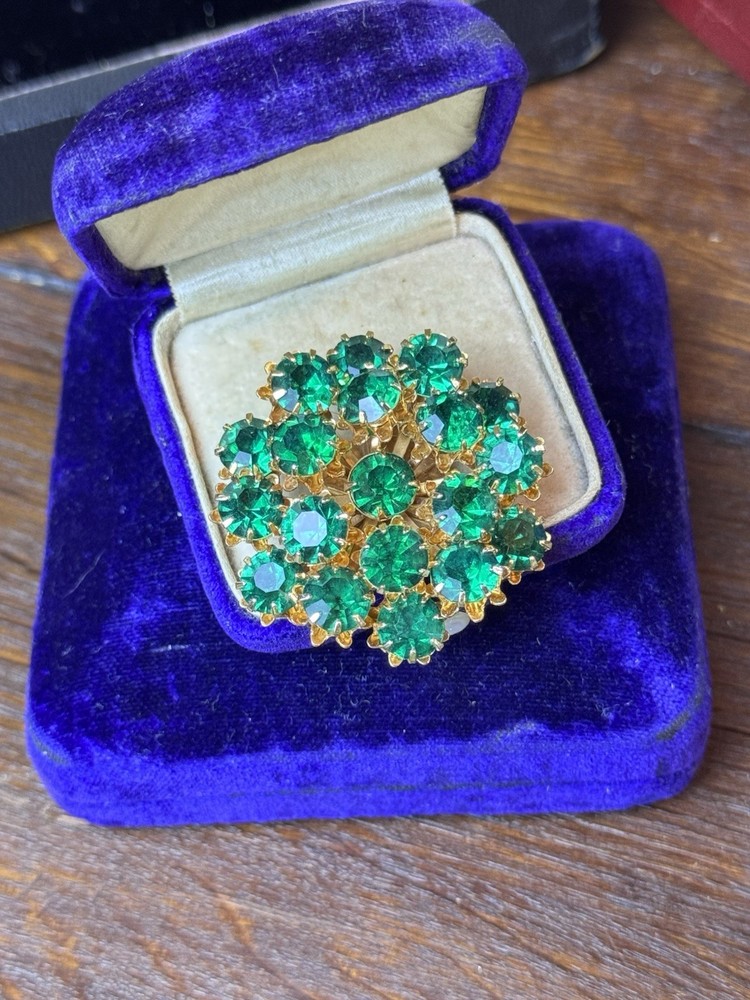 Vintage Green Rhinestone Brooch Goldtone Round Cluster Pin 1.75”