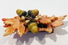 Vintage 1940s 1950s celluloid maple leaf & acorn pin earring set Fall Autumn