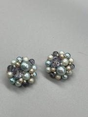 Vtg Multi color blue & white Beaded cluster Clip-on Earrings 1.12″ Japan