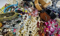 Necklace Bracelet Jewelry Lot Unsigned Over 110 Pieces Resellers All Wearable