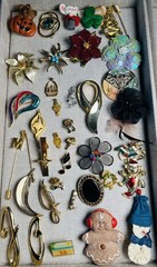 Vtg. Estate Jewelry 83 Pieces Mixed Lot Necklaces Earrings Pins Pendants More