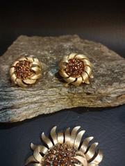 1955-1969 CROWN TAFARI ALFRED PHILIPPE Flower Pin Brooch Clip Earrings Set Vgt
