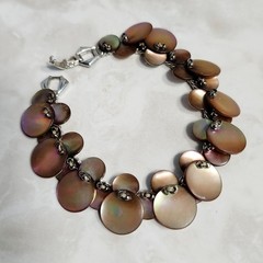 Vintage 1970s Mother of Pearl (MOP) Overlapping Disc Link Bracelet RARE