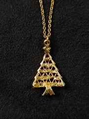 Vintage Gold Tone Christmas Tree Pendant Necklace – Handmade Metal Alloy