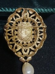 Vintage Faux Pearls Pendant/ Brooch with Earings Set in Small Jewlery Case