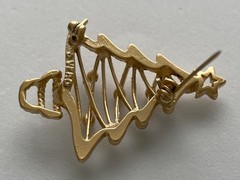 VINTAGE VERO CHRISTMAS TREE BROOCH PIN OPEN GOLD MID CENTURY MODERN MCM HTF 27