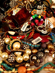 Vintage/Now Jewelry Lot Resell Craft Repair Mostly Wearable Many Signed 4.15 lbs