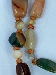 VINTAGE 4.3OZ HEAVY SILK KNOTTED MULTI GEMSTONE AGATE BEGGAR BEADS NECKLACE.