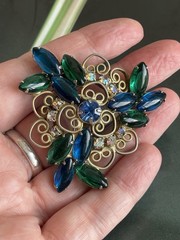 Vintage unsigned green blue rhinestone filigree brooch- Juliana style