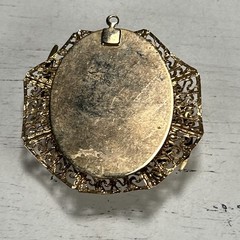 Vintage Cameo Pendant Gold Toned Filigree 1950s-1970s Costumer Jewelry
