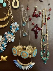 VTG – Modern Jewelry Bracelet Necklace Earring Hair Pin Rhinestone Lot