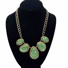 Vtg Green Faux Jade Collar Necklace Gold Tone 18” Lobster Clasp Statement Piece