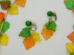 VTG Hong Kong Colorful Autumn/Fall Plastic Leaf Cha Cha Necklace & Earrings Set