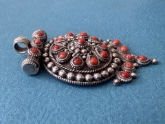VINTAGE NAVAJO ZUNI ARTIST DONNA BESSELENTE .925 STERLING SILVER CORAL PENDANT