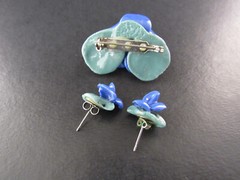 VINTAGE BLUE FLOWER BROOCH PIN AND EARRING SET EARRINGS E18