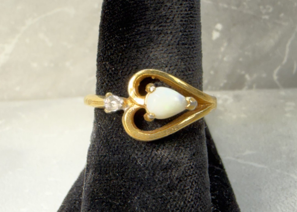 Vintage 18K HGE Opalascent Stone Gold Ring Size 7