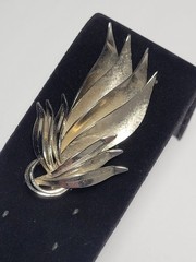 Vintage Silvertone Leaves Foliage Flame 3D Brooch Mid Century Fashion Jewelry