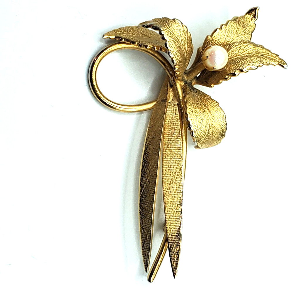 Vintage Brushed Golden Tone Plated Flower w Freshwater Pearl Brooch Pin
