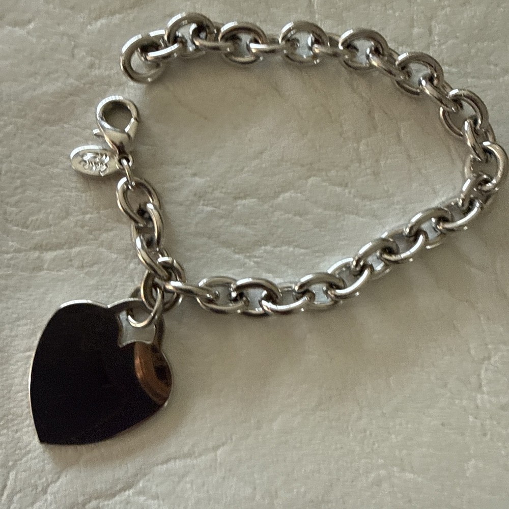 COOKIE LEE Silvertone Heart Charm 7″ Bracelet