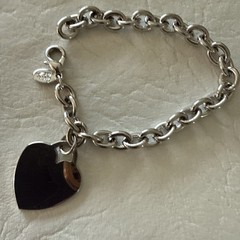 COOKIE LEE Silvertone Heart Charm 7″ Bracelet