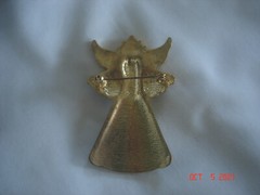 PRETTY Vtg. ANGEL PIN / BROOCH DETAILED GOLD TONE & ENAMEL Very Lovely!