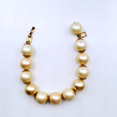 Vtg Napier Womens Pearl Bracelet Elegant Fashion Jewelry Golden Closure 8.5 in
