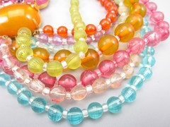 COLORFUL MIMI D N BRANIA BAKELITE & PLASTIC BEAD STATEMENT NECKLACE