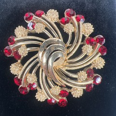 Crown Trifari MCM Brooch Gold Tone & Red Rhinestone Swirl Signed (1955-1969) EUC